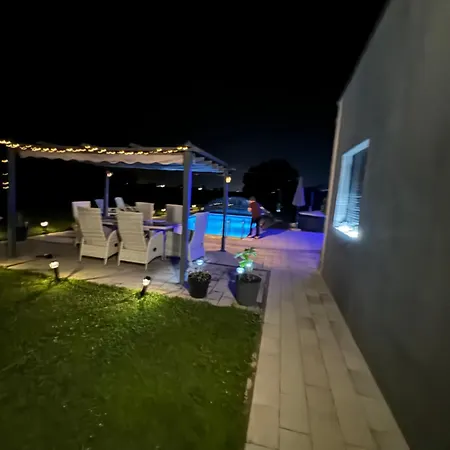 Rovine Apartment Ivisovo Greblje
